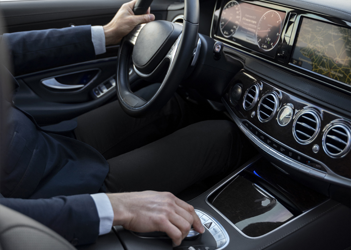 elegant-uber-driver-giving-taxi-ride